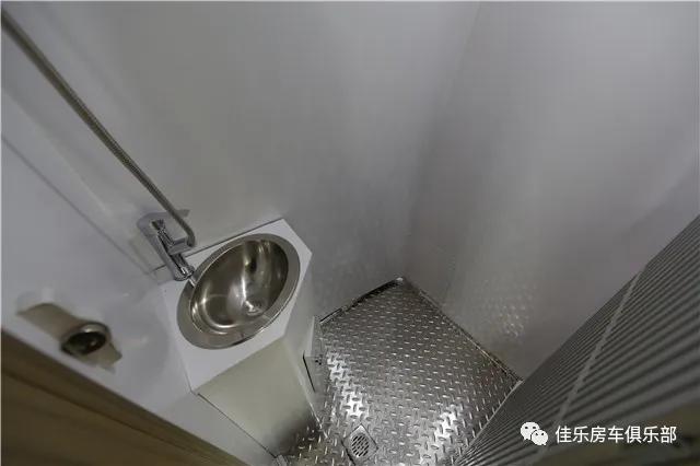 售价31.8万起佳乐2020款国六考斯特房车实车图曝光656e17461b4b4396b2ff9481f724bd0f