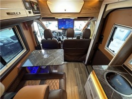上汽大通 2022款V90长轴高顶B型房车