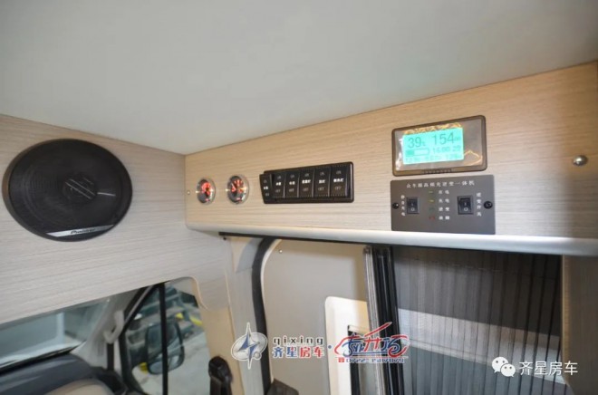 实拍齐星大通V90宽体B型房车商务版图片