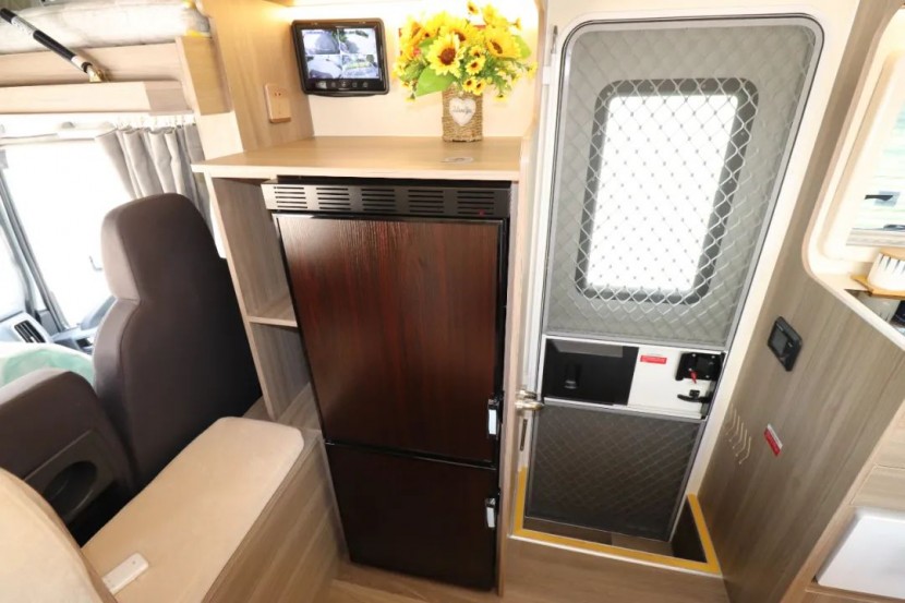 9月2日郑州房车展，新飞H300尊享版自动挡现车，阅尽山川，不忘初心！96af5af4dd4ddba7c9ccb6f908d667ba