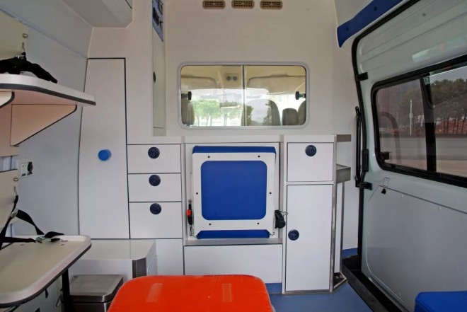 首批1300辆福特全顺救护车紧急援驰