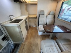 2018款上汽大通RV80 2.5T自动挡 C 型房车  上汽大通