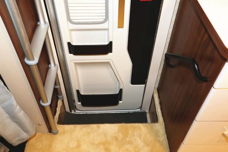 宇通房车：国产依维柯双拓的魅力，岂止是大空间？