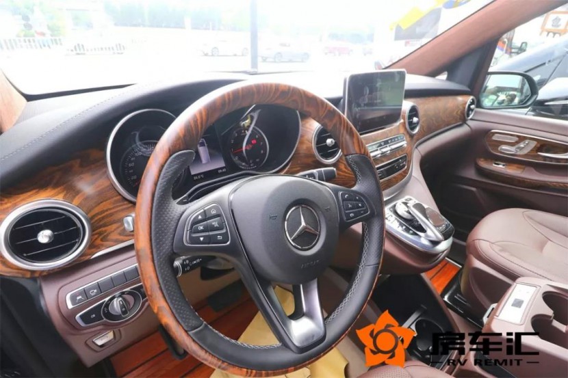 全新奔驰V260L，尺寸夸张，造型犀利，配置贼高！6.jpg