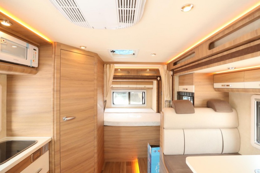 大空间高性价比，华居依维柯自动挡双拓展C型房车9d0a79bbb842428499f606cc9830519f