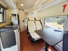 卫航房车 2022款黑斑马