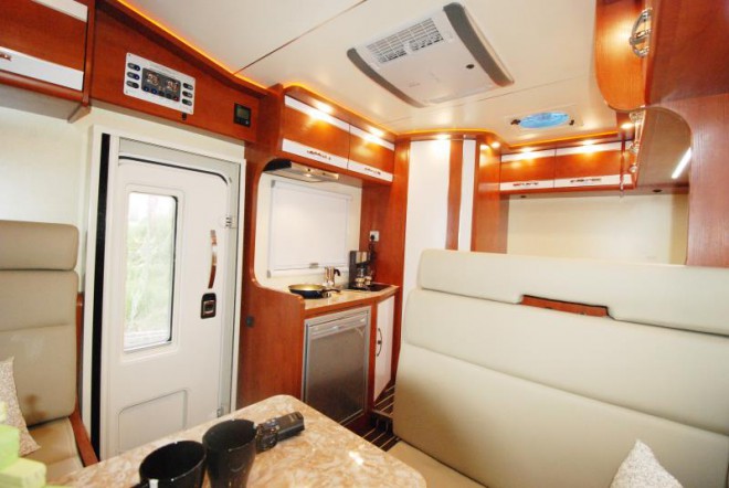 新星罗马假日系列风尚款C600房车 价格：￥76.80万元