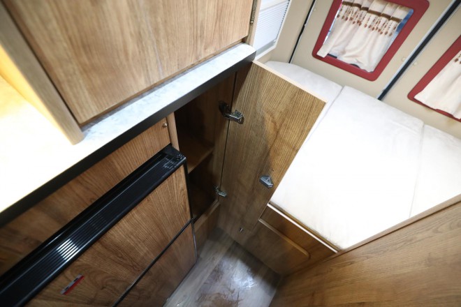 老张定制款——高清实拍2019款顺之旅东风御风白色自动挡B型房车 WLH_5985