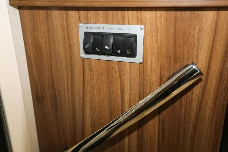 宇通依维柯欧胜C530标准版房车（上下铺）