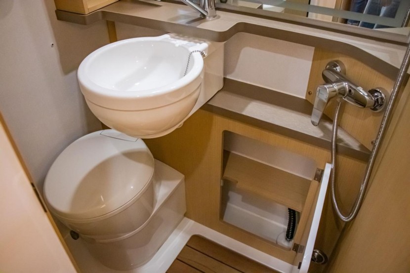 9月2日郑州房车展：览众房车来福大贵无拓豪华版，豪华配置，旅行盛宴！3a0cc03db21a483697817bbd4486beac~tplv-obj