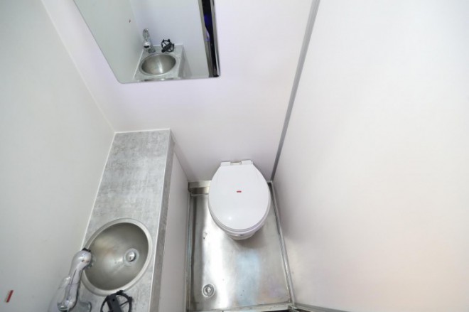 新品实拍，顺之旅大通自动挡长轴高顶B型房车e968c76887264a5dab60f39172b81d40