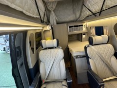 齐星房车 2021款福特全顺升降顶纵置床