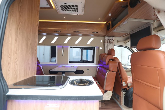 老张定制款——高清实拍2019款顺之旅东风御风自动挡B型房车 WLH_6101