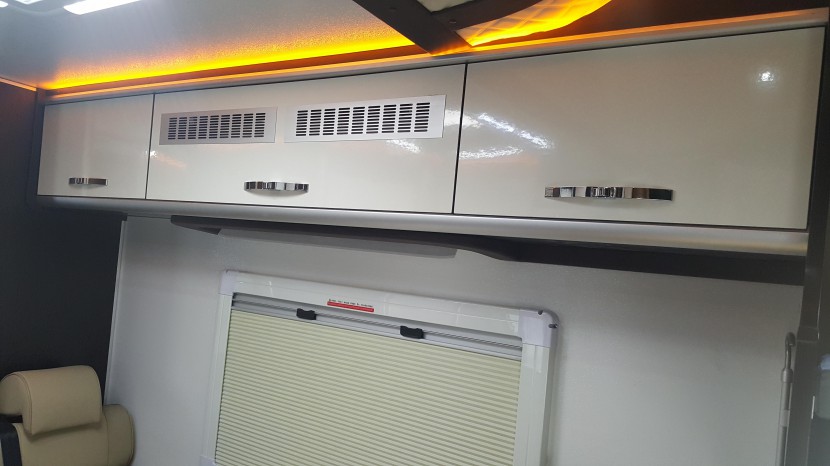 36.8万元起 盛弘房车大通C型自动挡房车 11