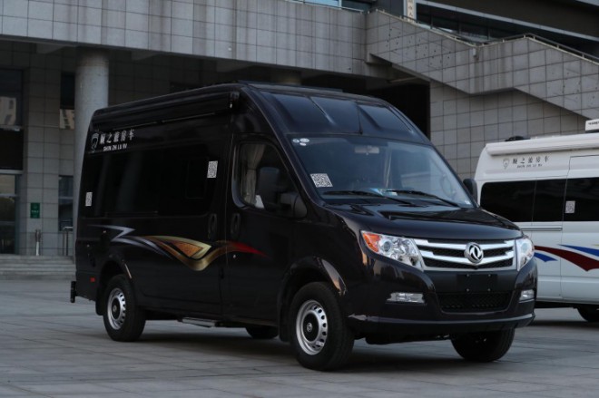 老张定制亲民款，顺之旅东风御风自动挡B型房车d8608a4688c84fb389e704e814e0608f