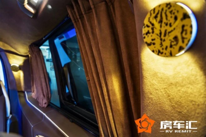 实拍奔驰商务车V260L新款七座，明星保姆/企业接待首选！21.jpg