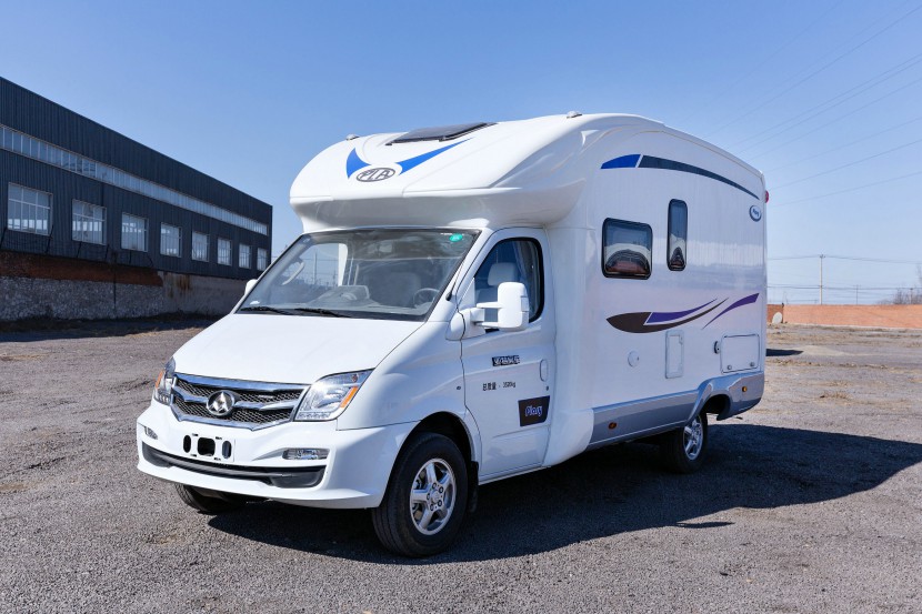 亚特房车 欧洲进口上装 YATE-Plasy 611大通手动挡C型小额头房车 57.8万元 0013_1