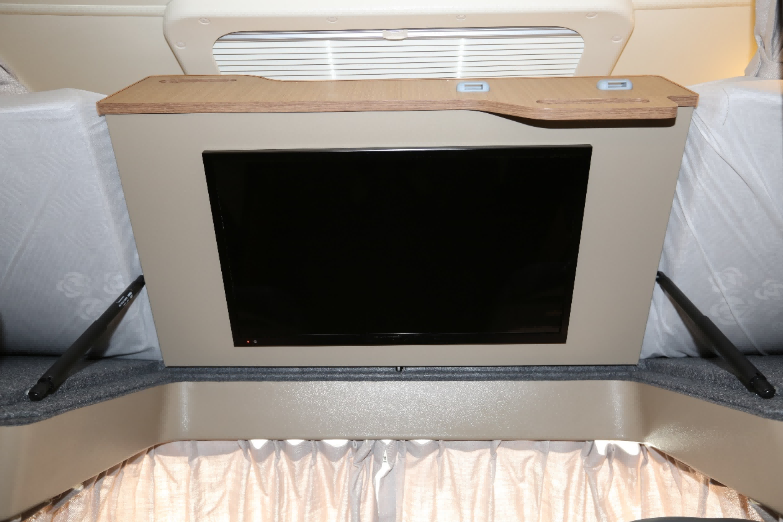 9月2日郑州房车展，宇通C530双拓展房车，宇宙纵游平原阔，通达山河日月长！feb311c4b6f09442f4eeeae0b2bcd1ad