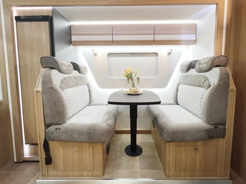 9月2日郑州房车展，赛德驿路亦家老黄特供版6.5T双拓展房车，畅游千万里，房车亦是家！f6e285e3664a98dd9fe6e1e9646abead