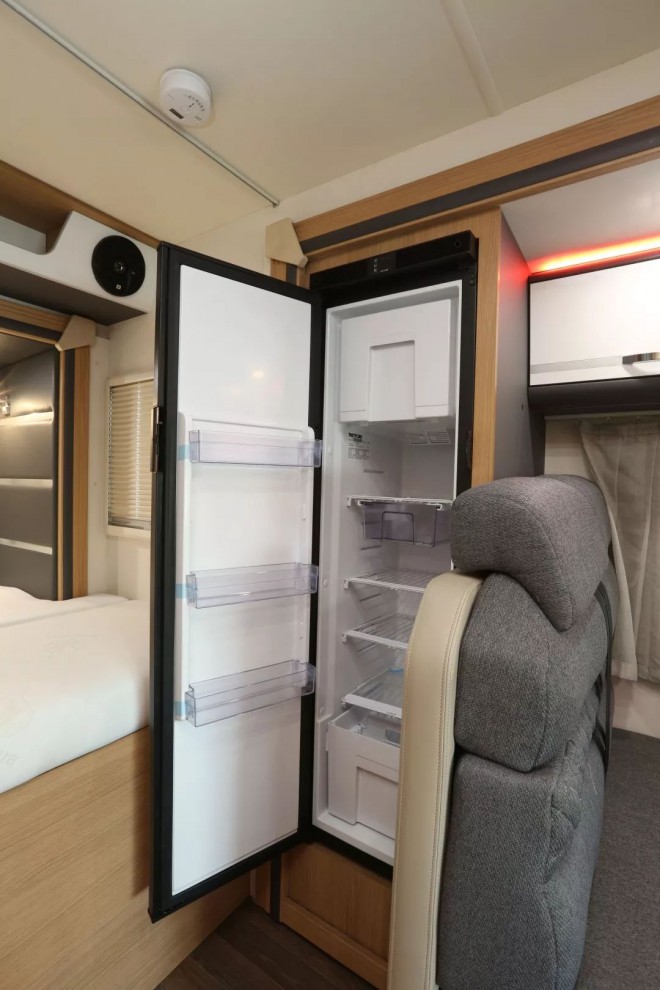 新车来了|宇通进口依维柯智能房车