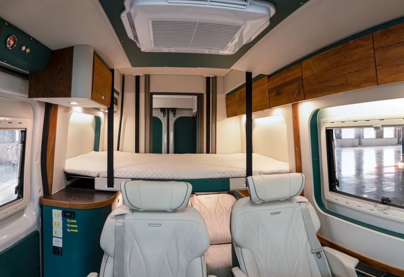 旅美速腾进口福特350SRW路航者四驱房车，邀您参加第五届郑州房车展，舒适生活，从不将就！9c53f03809d51cd9b8ca72fce8ee5ad9