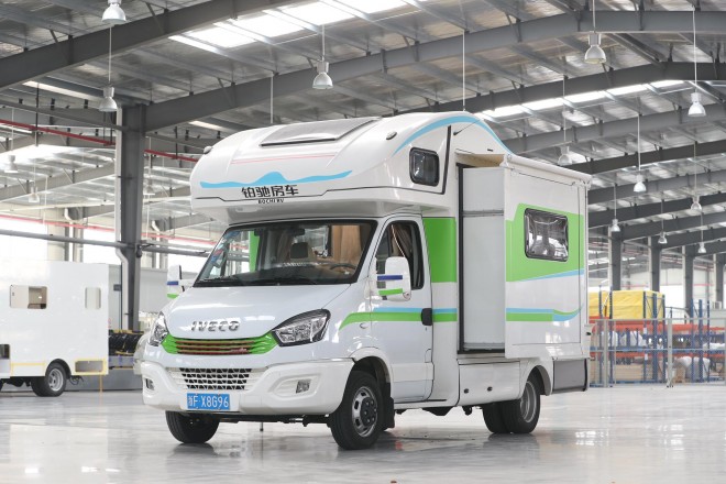 精致欧式风格、高端商务元素，“铂驰旅行家”单拓展房车 WLH_7240