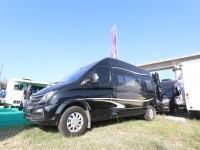 【9.12洛阳房车展】中国红内饰、独立办公区、琥珀色水转印，实拍旅道大通B型长轴高顶豪华版房车