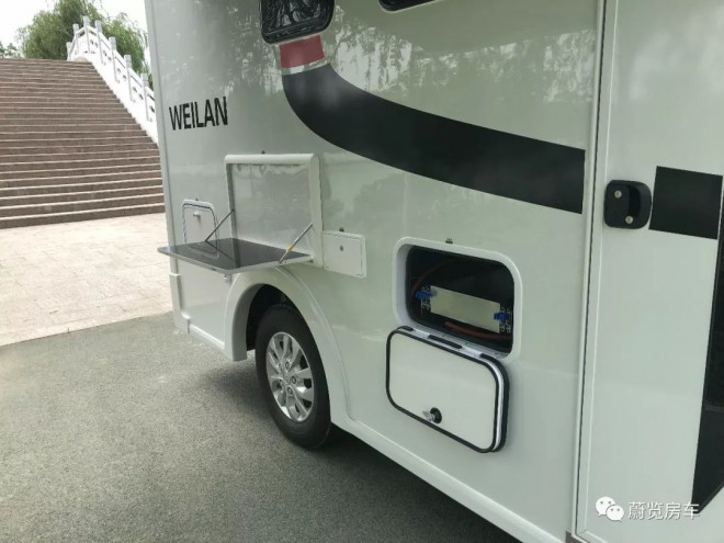 蔚览大通C型旅居车