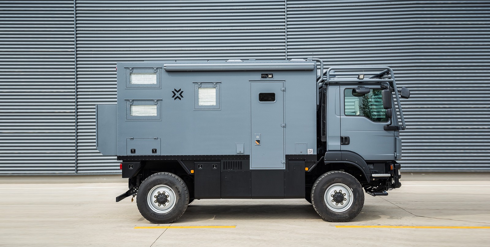 德野诺马迪森man 4×4穿越者m越野房车车身外观