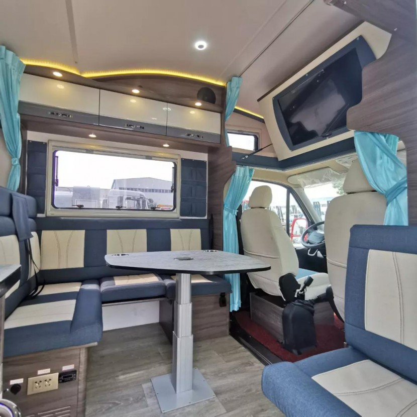 11.23杭州房车展舜宇房车携最新款依维柯C型、现款大通V90B型房车亮相6dddf81280934e27ac486894efa41e77