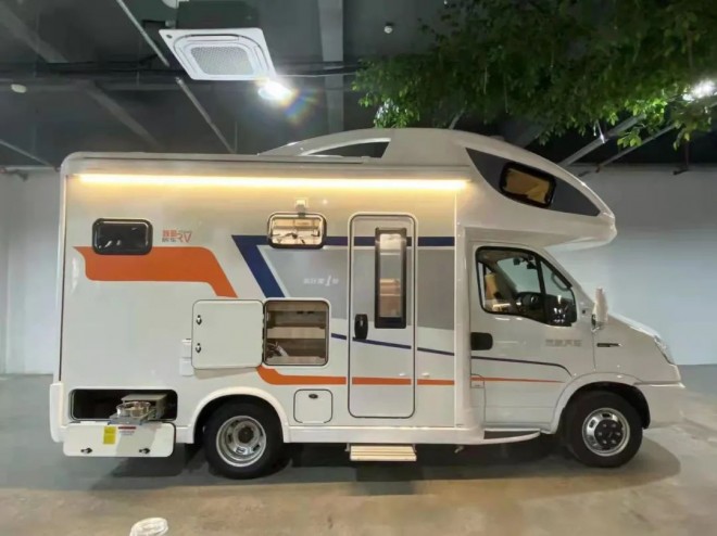 巍豪2022款旅行家1号房车，游山玩水看世界，遇花赏景品人间