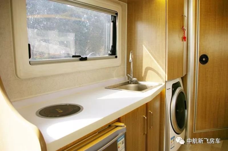 【4•12洛阳房车展】新飞房车专用汽车先进的冷藏及保温技术打造多款房车亮相展会