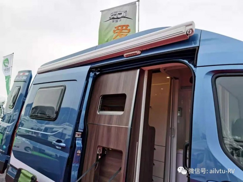 9月2日郑州房车展：爱旅途房车B型，后置厨房设计，让空间感更强！32bcd208eaf6572ba7c4c71013a6a6b1