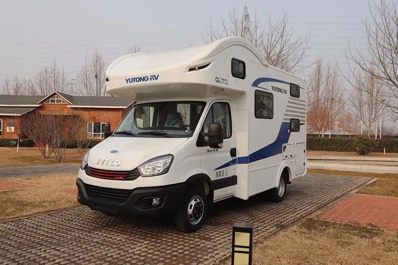 宇通依维柯欧胜C533豪华版无拓小顶房车