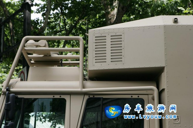 阿莫迪罗·攀爬者CD1型越野房车（奔驰乌尼莫克U5000）