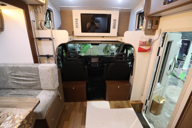 中道房车 进口依维柯中冀G8房车 92万元 WLH_6506
