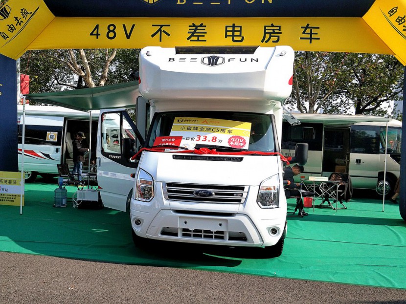 11.23杭州房车展趣蜂“小蜜蜂C5”全顺房车火热来袭，性价比之王只要33.8万fa46e5131d9b42af83b3d5609967bef0