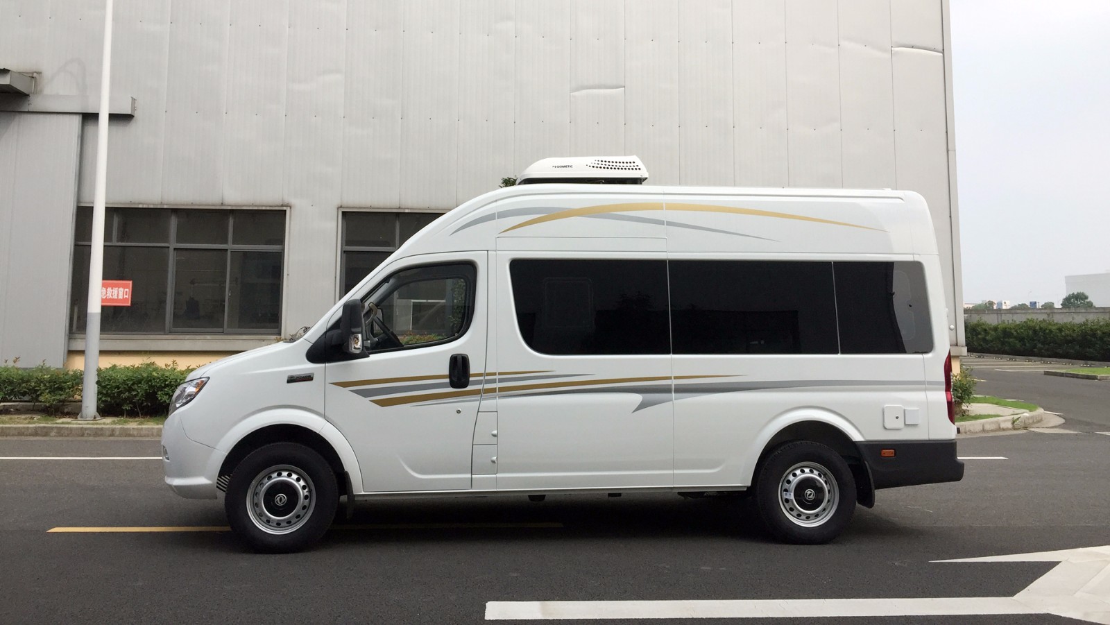 2019款霍夫勒东风御风b型白色图片欣赏-房车旅游网