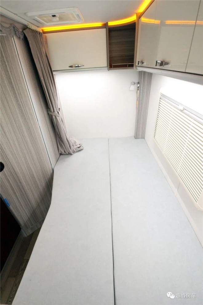 9月2日郑州房车展：趣蜂房车全顺C型，纵情跋涉，看昼夜轮转！571e7595c0ac412f088ca3d5f06a14f2