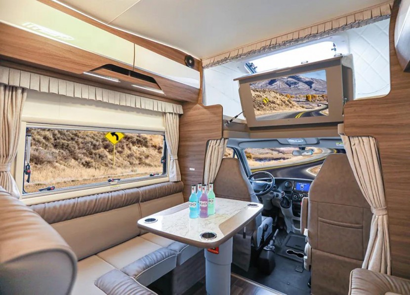 6.5洛阳房车展金冠房车携2020款瑞德卡诺、格林卡诺系列房车亮相f6d03122669846cca7f2ac6aed3a945d