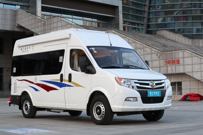 老张定制款——高清实拍2019款顺之旅东风御风白色自动挡B型房车 WLH_5753