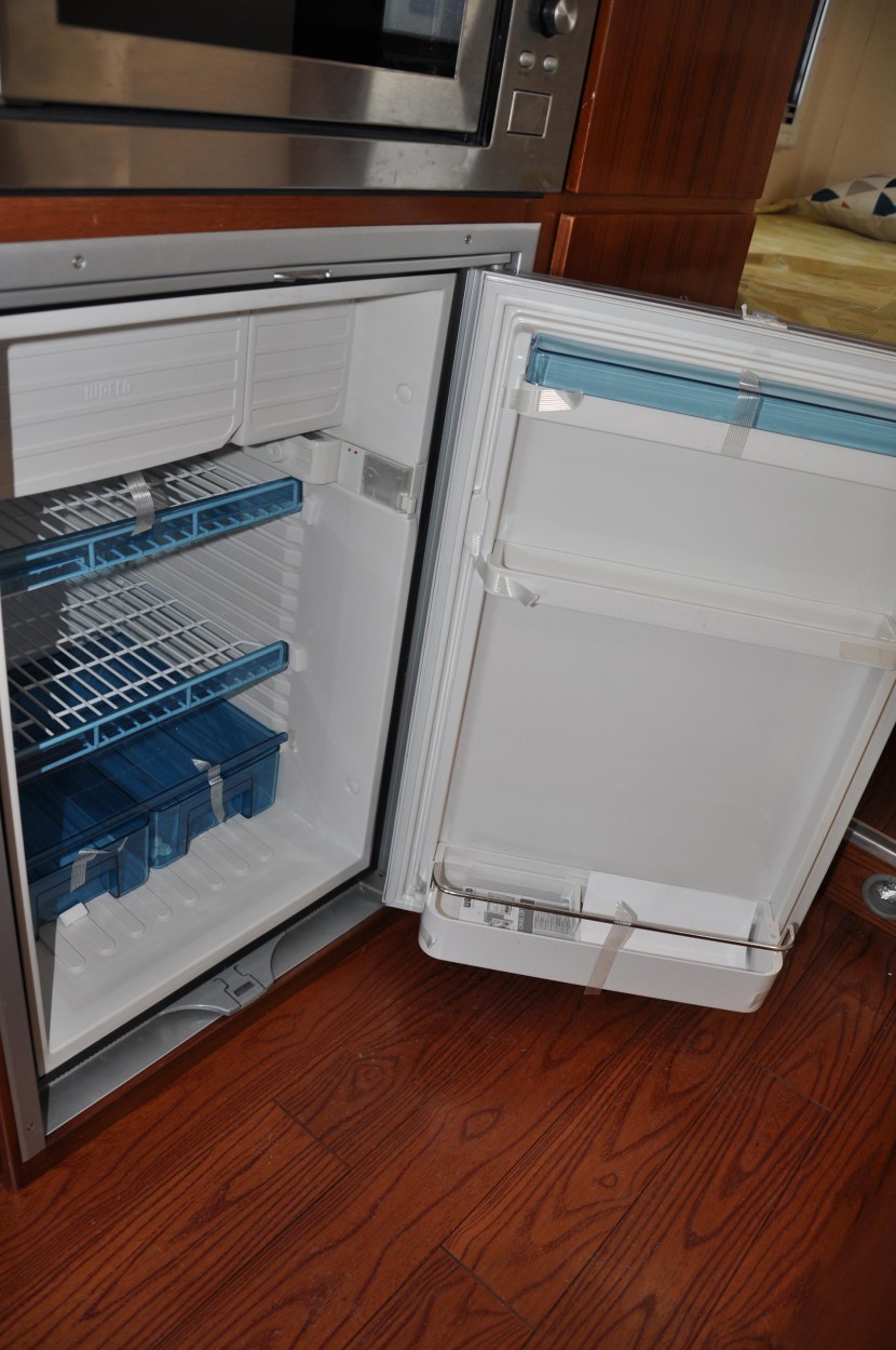 直降50万!独家团购108万即可抢购158万春田奔驰斯宾特524顶配房车 DSC_0282