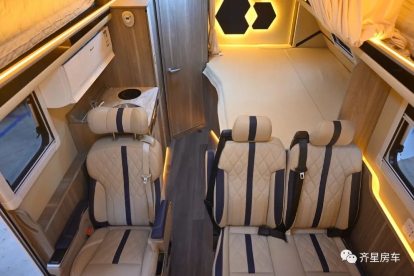 想兼得高通过性+宽敞空间？9月2日郑州房车展，这两款齐星C型升顶房车等您选择！49bbac02c9cbb55e50d7ecb08abcb7ab