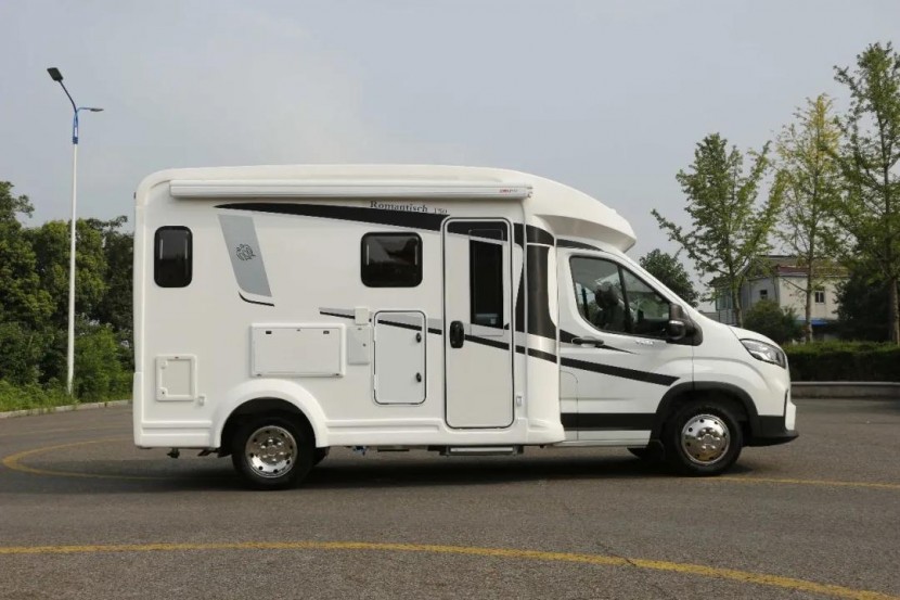 【首发】罗曼特斯T50，国六大通V90底盘自动挡房车正式下线接受预定f85bf4a23b124023b9cf859aca46cd56