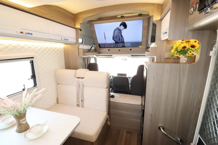 9月2日郑州房车展，新飞H300尊享版自动挡现车，阅尽山川，不忘初心！9930d0d7a76ad492faf3d4736f9e6904