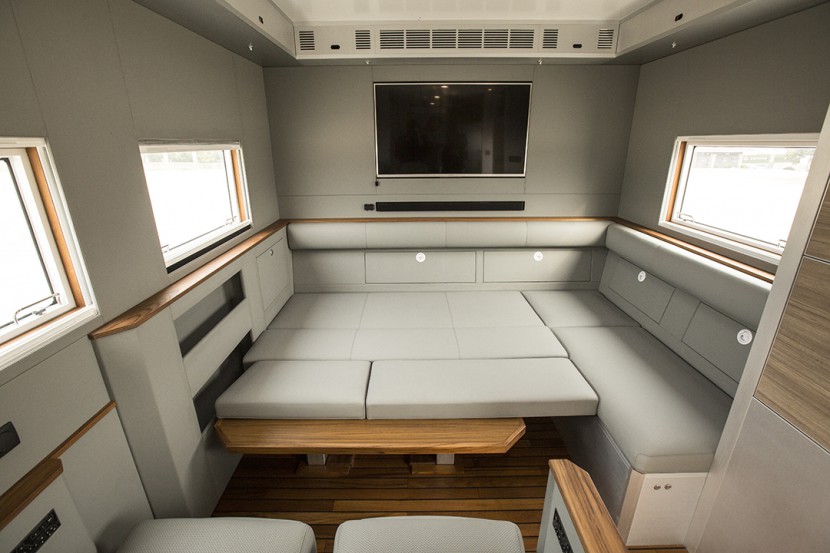 德野奔驰6X6越野房车征途者B诺马迪森房车戈壁荒漠无限征途这是描述信息