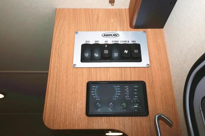 宇通T510上路拖挂(前横床布局)房车b20dc57b8c4c4945b0746c4fa90325a8