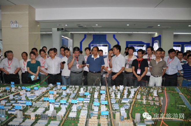 中汽协叶盛基秘书长出席2014中国（鹤壁）电子信息汽车电子电器产业发展合作交流会