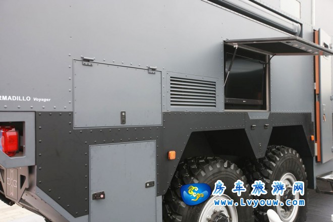 阿莫迪罗·远征者TGS6x6VL1升降顶8,000,000元起