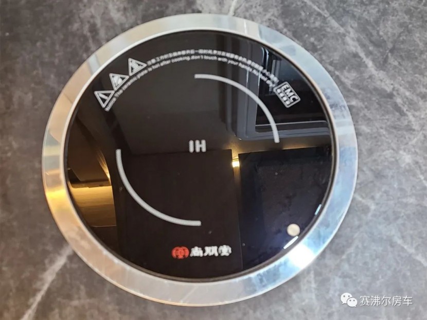 56.8万:赛沸尔C型大额头双拓展房车